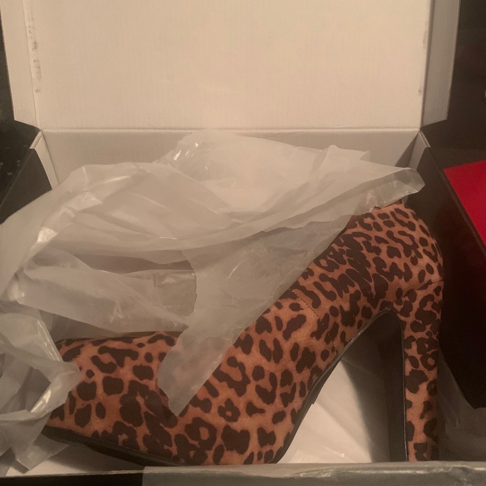 Leopards pumps